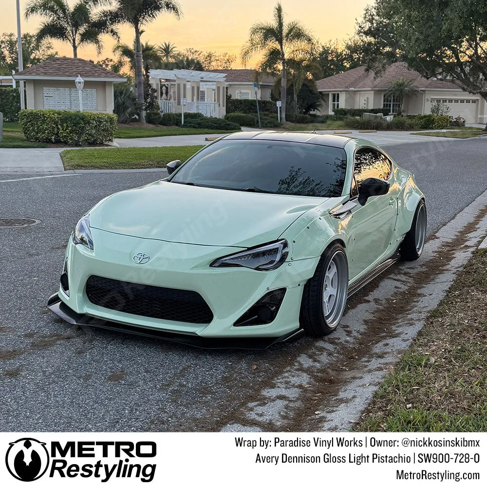 Avery Dennison SW900 Gloss Light Pistachio Vinyl Wrap | SW900-728-O