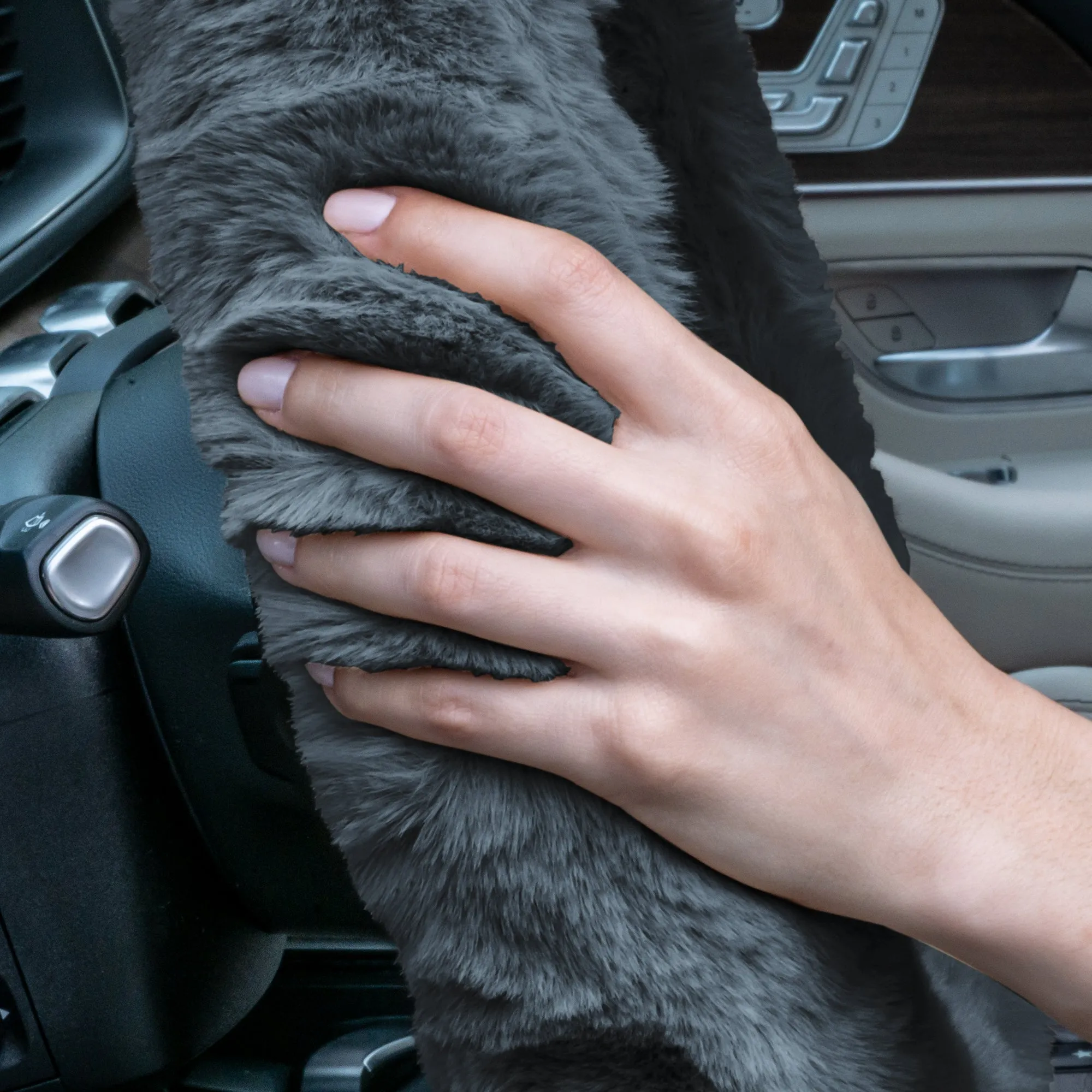 Doe16 Faux Rabbit Fur Steering Wheel Cover Gray